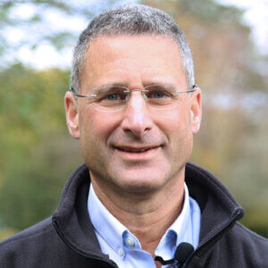 Headshot of Professor Saul Faust